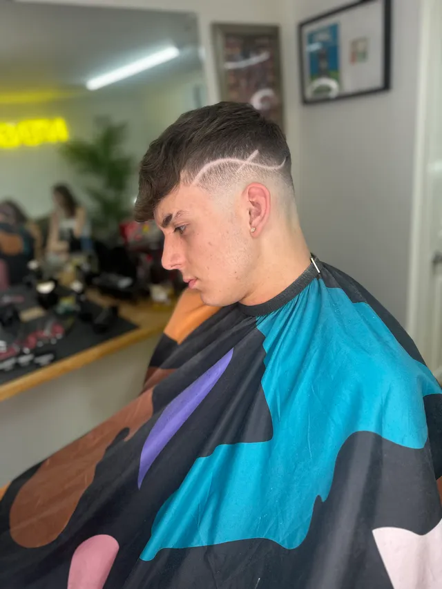 Finished cut with a wave line detail